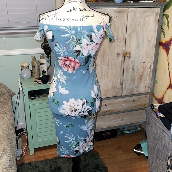 🆕 Floral Midi off-shoulder Dress - Picture 3 of 4